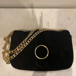 Väska - Väska ifrån ginatricot, bra skick