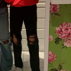 Nakd jeans - Säljer nu mina fina jeans från nakd! Dom är i storlek 36 men passar mig som brukar ha 34!! Dom är i bra skick och knappt annvända, säljer pågrund av att jag har för många jeans och dessa kommer inte till användning! Kom privat för frågor❤️säljer för 300 men priset går att diskutera!! Om flera är intresserade blir de budgivning!