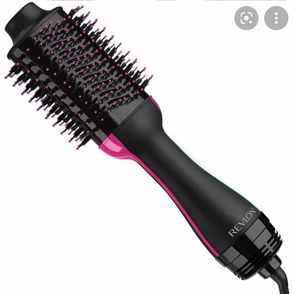 revlon hair dryer brush. En borste som endast är använt någon gång. Enkelt och snabbt sätt att fixa håret. Den torkar och stajlar håret i samma.. Övrigt.