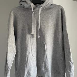 grå hoodie från lager157. strl XL. väldigt lite använd så bra skick! 