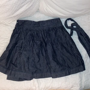 flowig jeans kjol - så fin jeans kjol i lite tunnare material medföljer midjeband