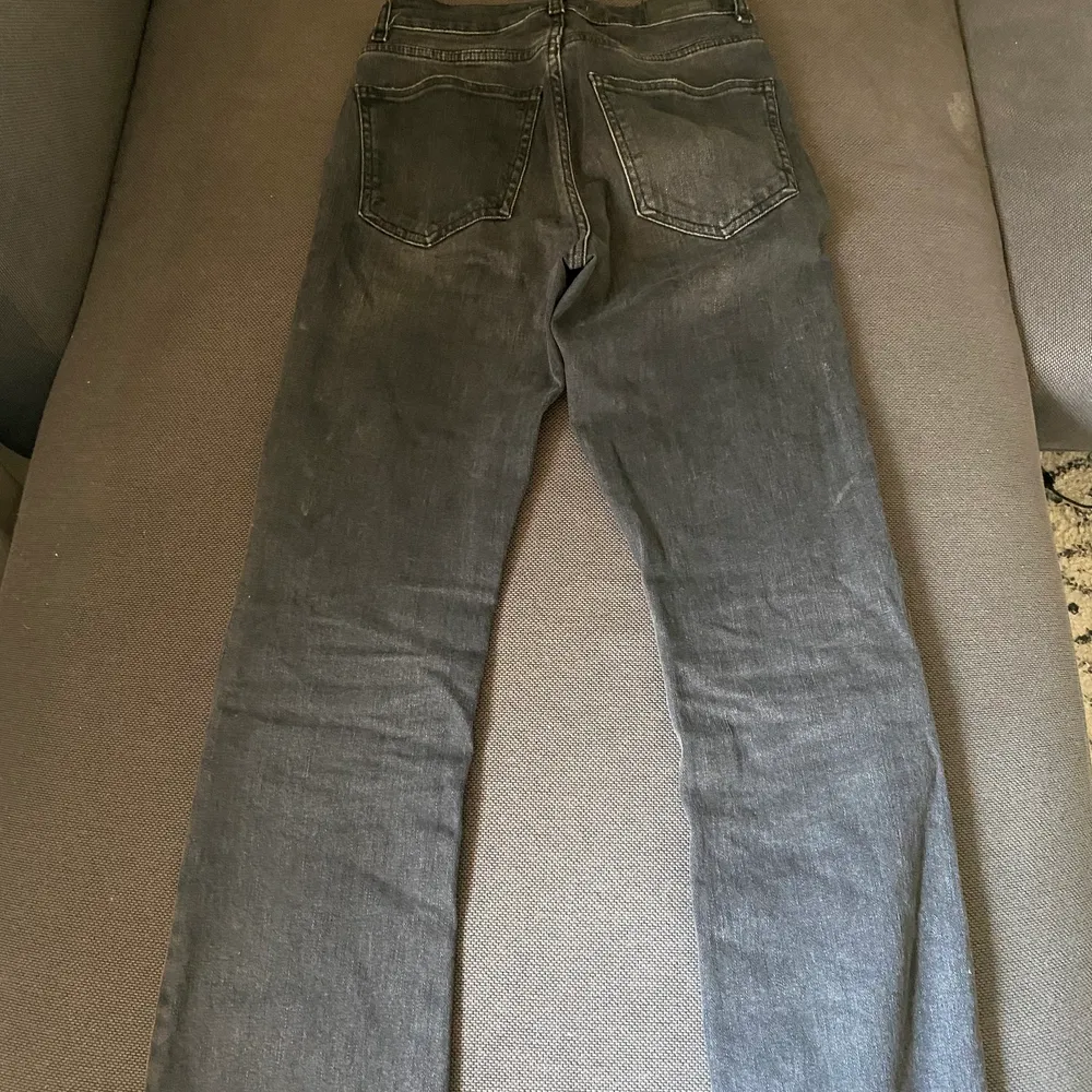 Ett par Ginatricot jeans som är använda en del, storlek 34. Denna modell tror jag inte finns att få tag på mer på deras hemsida vad jag kan se.. Jeans & Byxor.