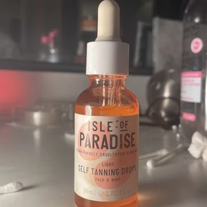 brun utan sol drops  - säljer den busen från ISLE OF PARADISE som jag köpte för 289. Aldrig använt för jag har redan en! super bra och jätte mörk för att vara light och är för ansikte och kropp ! ni som vill köpa kan  vi diskuterar priset (ett ganska billigt)❤️ 