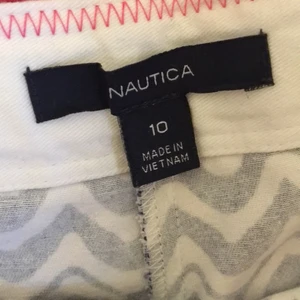 Nautica - Använd 2 gånger liten för mig passar för de som är 8-10 år gammla. Tyvär står de ingen storlek.