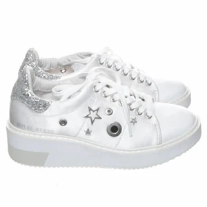 Skor med nitar  - Super coola och unika sneakers från replay med nitar!! Säljer då jag inte fått användning för dom. Skriv privat för fler frågor och bilder💗💗 pris kan diskuteras vid snabb affär