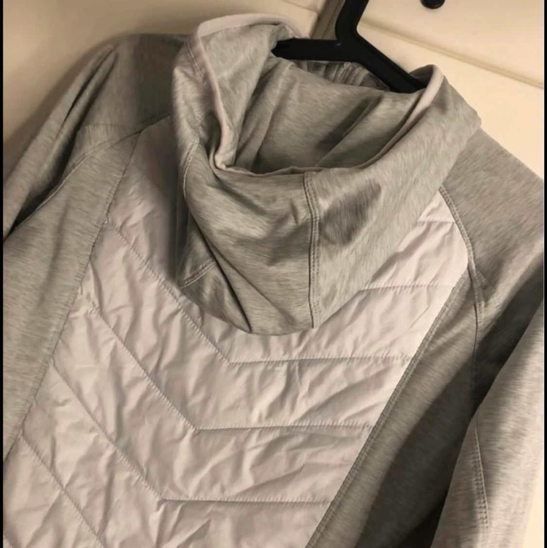 Vit & grå outdoorjacka  - 91