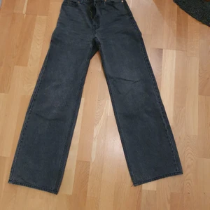 Jeans monki - Monki jeans yoko, stl 24. Kan tas till Jönköping och Kalmar.  Mycket fint skick. 
