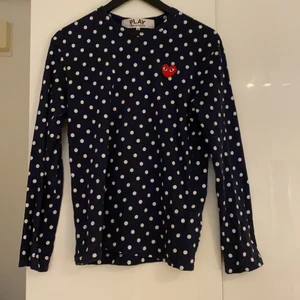 Cdg tröja - Cdg långärmad t-shirt. Bra skick, kan gå ner i pris vid smidig affär 