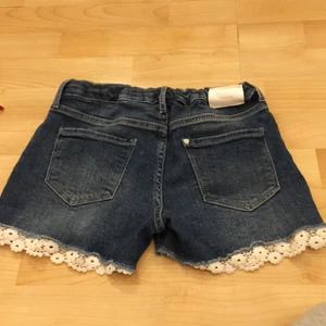 Shorts marinblåa - Shorts använda 3 gånger älskar dem men tyvär inte min storlek längre.