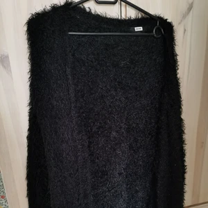 Lurvig kofta från bik bok strl xs - Lurvig varm kofta från bik bok strl xs. Använt skick Köparen står för eventuell frakt, skickar med billigaste alternativet eller annat enligt önskemål ☺️