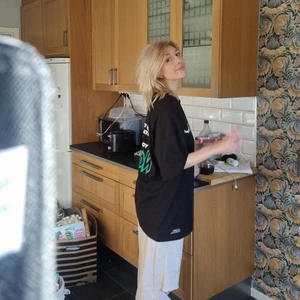 Tack plick  - Nu är det jag inte fått sålt i min profil lämnat till röda korset och jag fortsätter mitt flyttkaos här hemma 💕 tack till alla som handlat av mig! Några få plagg finnes fortfarande som kommer att läggas ut på auktion framöver. :) kommer att behålla min profil men inte vara lika aktiv. Stor kram ❣