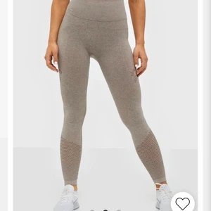 Aim’n träningstights - Knappt använda träningstights från Aim’n. I väldigt bra skick.        Storlek: S                                                                         Köparen står för frakten