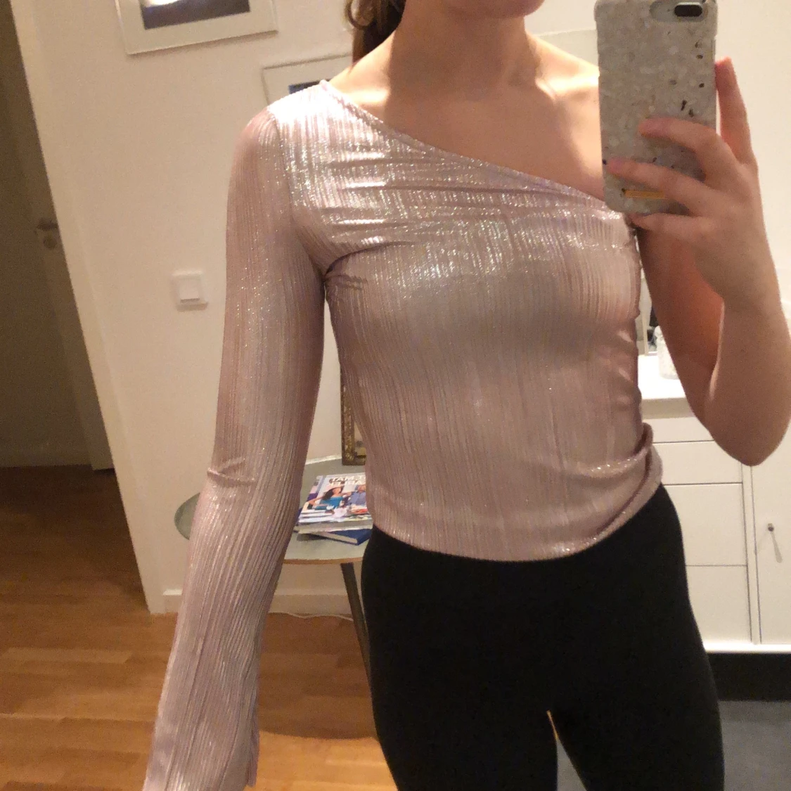 Topp med en ärm strl XS - 90