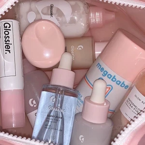 10% rabatt på glossier! - Med min länk får ni 10% rabatt på erat första köp på glossier!💕 https://re.glossier.com/4981725f