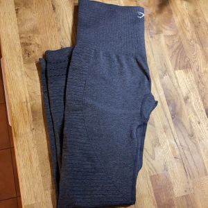 Gymshark tights - Gymshark seamless tights- black marl. Strl M. Fint skick inga slitningar, knappt använda.