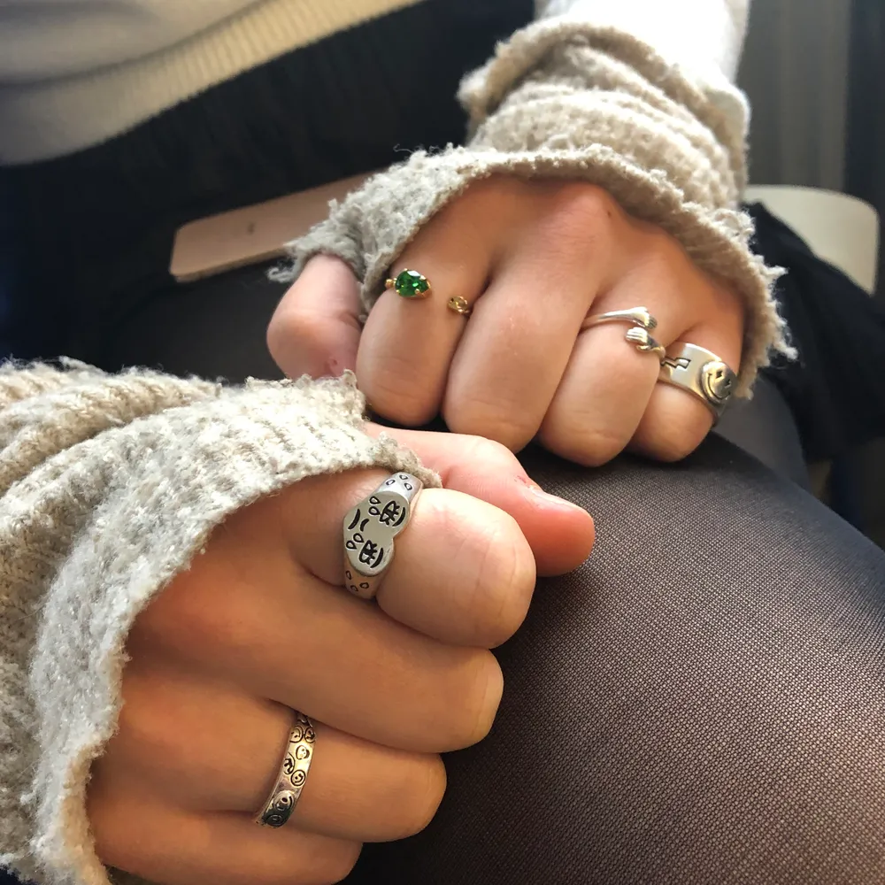 Nu är första leveransen här⚡️ Alla ringar är sterling silver så det är grym kvalitet och säkert för nickelallergicker. Den är även justerbara så det passar alla😍 Kontakta oss på instagram (bybecliecom) eller här på plick. Accessoarer.