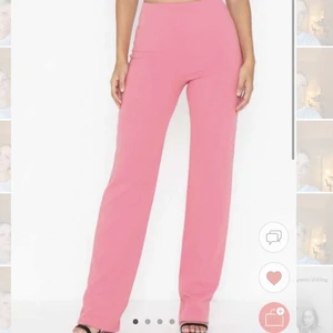Rosa kostymbyxor  - Jättefina kostymbyxor från Nelly, mycket mer skrikrosa än på första bilden. Passar mig bra som är 175 cm💗💗 använda 2 gånger 