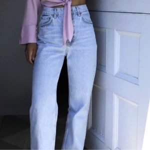 Jeans från zara!  - Jeans från zara så snygga men kommer inte till användning! Skriv för fler bilder! 💓💓