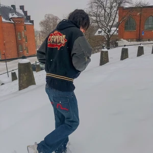 Vintage Varsity/college jacka - ❗️❗️❗️INTRESSKOLL❗️❗️❗️ Vintage varsity jacka från 1980-talet, läder armar! Sitter oversized!  Kom med bud privat eller kommentera! Bud ligger på: 860