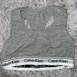Bh/topp - Aldrig använd. Rensar garderoben! Skriv om ni har några frågor✨🥳