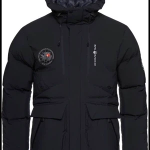 Sail Racing Jacka - Sail racing jacka i storlek M nypris ca 10.000kr billigare vid snabbaffär. Väldigt brq skick inga skador. Tar oxå byten