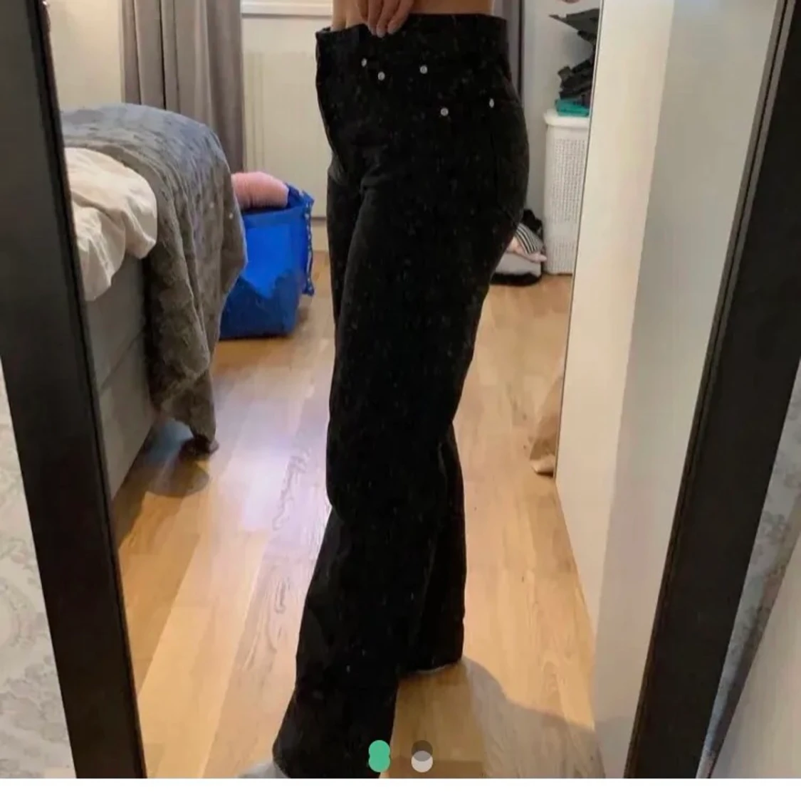 Svarta vida jeansđ€