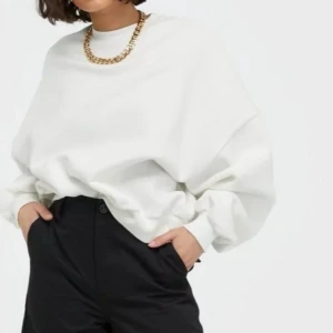 Nelly perfect chunky sweather - Den svarta är i storlek m och den vita storlek s, 300 för båda 