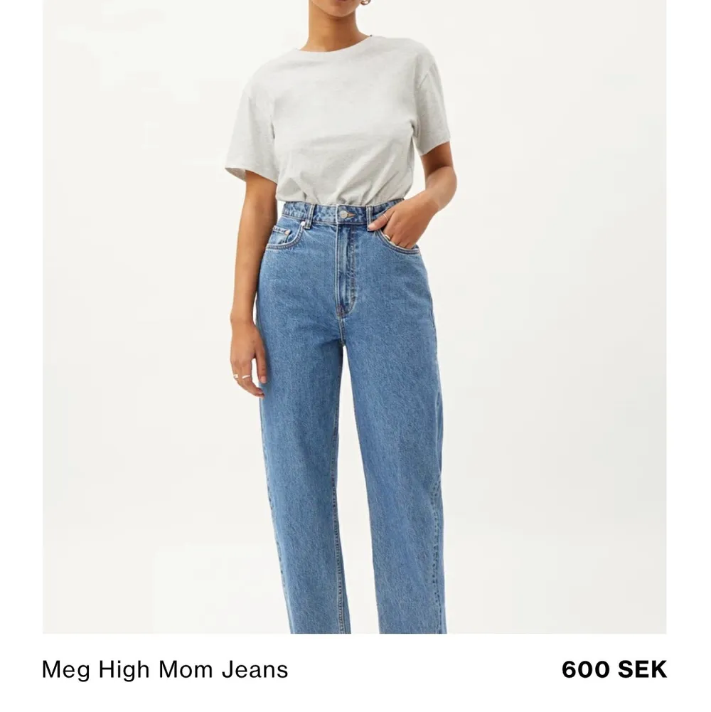 Säljer ett par jeans i strl 25/30. Använda men i väldigt bra skick. Buda eller köp direkt för 220kr🥰. Jeans & Byxor.
