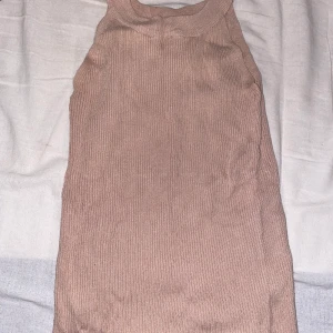 Söt sommar linne - Jättesöt sommar linne perfekt för sommaren, går att använda för både vardagligt & lite utekvällar❤️ använd endast fåtal gånger, DM för intresse ❤️