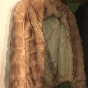 Faux fur jacka - Från Nelly, knappt använd. Storlek 34 men oversized 