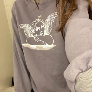 Ängel tröja - Sista bilden e it min Köparen står för frakt 66kr, använd Max 3 ggr Skriv privat om du är intresserad