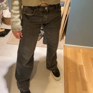 Zara jeans - Populära slutsålda zara jeans med lappen kvar, vid intresse skriv privat💞💞
