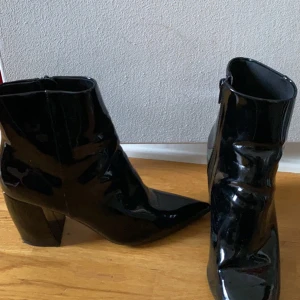 Spetsklackar - Spetsklackar endast använd en utekväll