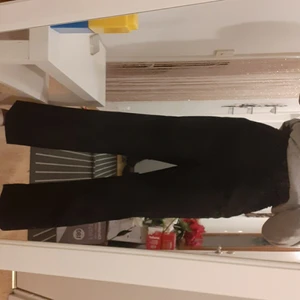 Smockey wide leg suit trousers - Original pris 499:- säljer för 150kr,pris kan sänkas. Väldigt bra skick har bara använt 1 gång på grund av att jag har en likadan modell. Storlek L