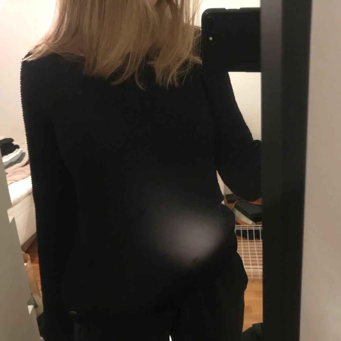 Svart stickad tröja