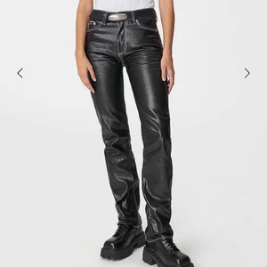 Eytys Cypress Tar Jeans - Säljer dessa. Hör av er vid frågor. Waist: 90 hip: 107 length: 87 