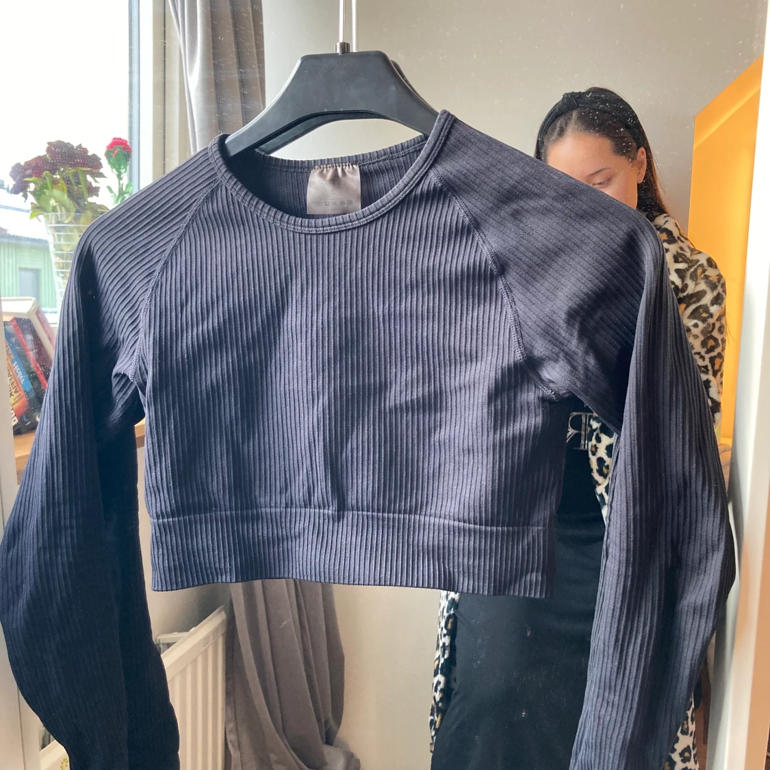 Ribbad svart topp från aimn - 90