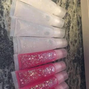 Lipgloss  - Har gjort de själv och om man beställer då kommer det i fin packning!