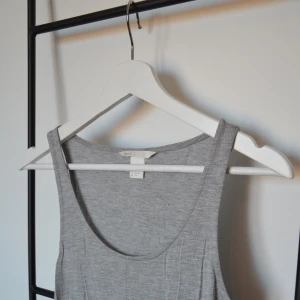 Långklänning - xs/s🤍 - Ljusgrå långsklänning från H&M