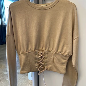 Tröja med snörning - Aldrig använd. 