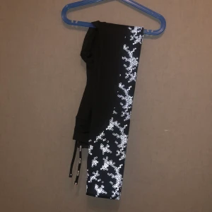 Reflex Träningstights  - Helt nu endast testade, dock lapp borttagen då ja trodde de skulle passa. Från lager 157 storlek: xs/S köpare betalar frakt.