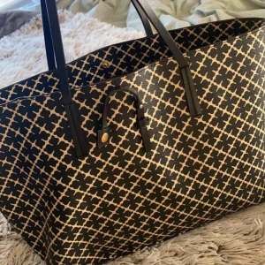  - Malene Birger väska köpt 2019🤩 använd fåtal gånger så väskan har inga skador. Dustbagen finns även kvar🥰 Frakt ingår💕