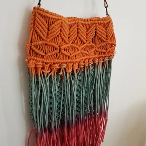 Unik märkesväska - Boho tiedye corchet väska