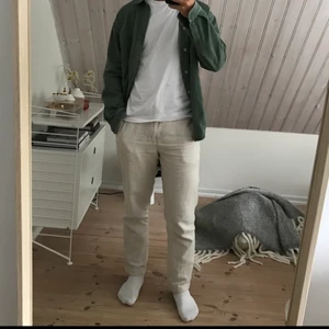 Linnebyxor Zara - Ett par Linnebyxor i fint skick, perfekta till sommaren. De är Us 29 i midjan. Inga fläckar, hål etc. 