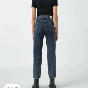 Nya jeans från Pull and Bear - Säljer mina helt nya och oanvända jeans från Pull and Bear, men prislapp ff kvar! Jag säljer dem då de tyvärr inte passade mig, jag har vanligtvis strl 34 i jeans och är ca 158 lång. Dessa jeansen är strl 36! Säljer för 120kr inklusive frakt!