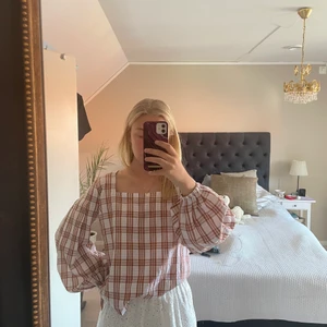 Blus - Nakd-blus. Använd en gång.