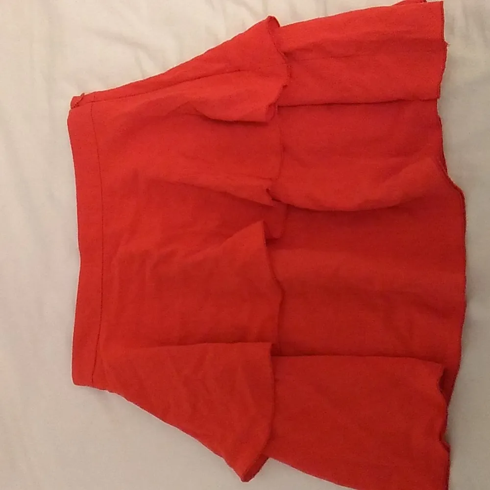 Fin röd kjol från nakd, nästan oanvänd. Fint till sommaren! Nypris 349.. Kjolar.