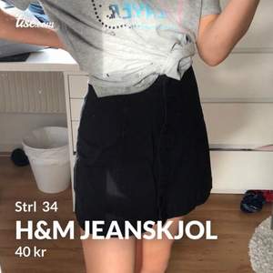 💖Superfin jeanskjol från h&m divided, kommer tyvärr inte till användning då jag har flera kjolar . Frakt tillkommer✨