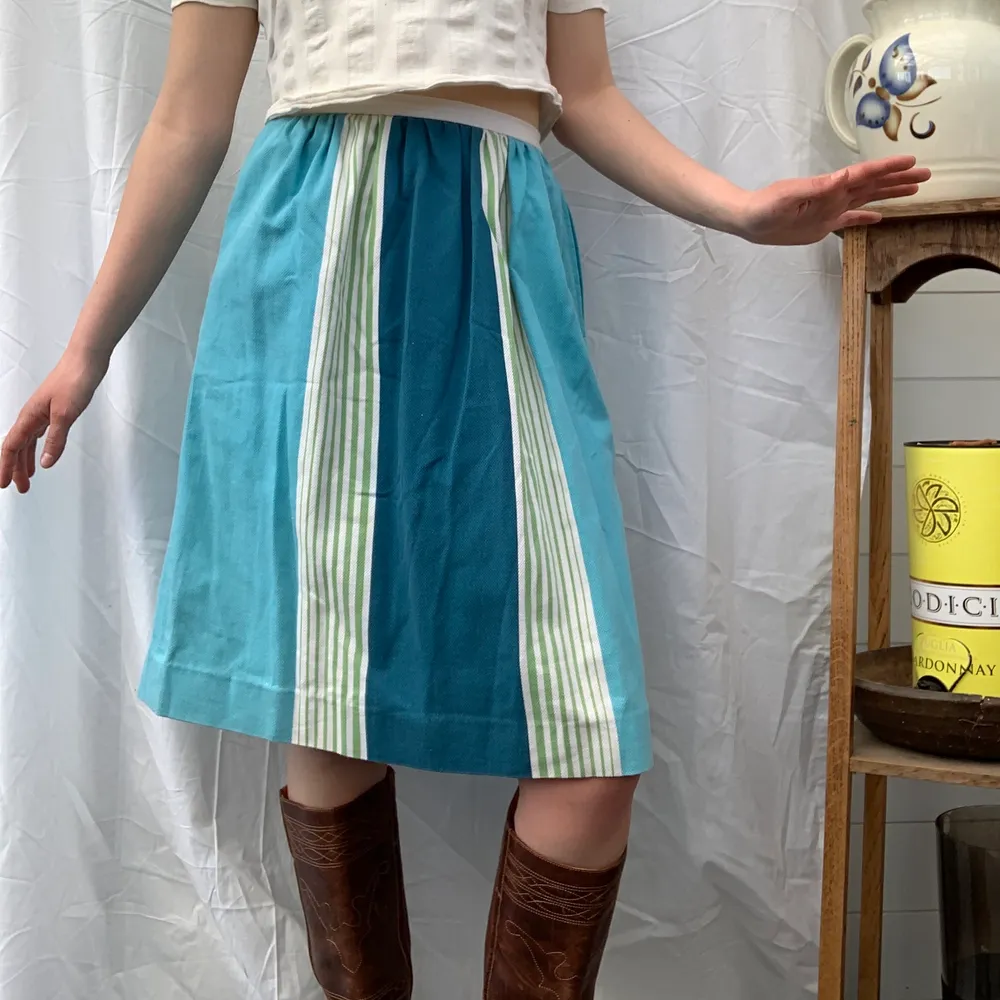 Super härlig vintage kjol från 70-talet! Självklart är den för liten men asså den är så fin. Dm för midjemått + mer info i bion. Kjolar.
