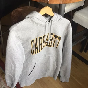 Unisex åkta carhartt - En åkta carhartt some är I mycket bra skick och passar till bada kön.tröjan är Användade 4 gånger.Finns fler bilder och bud I kommentarna eller köp direkt 650